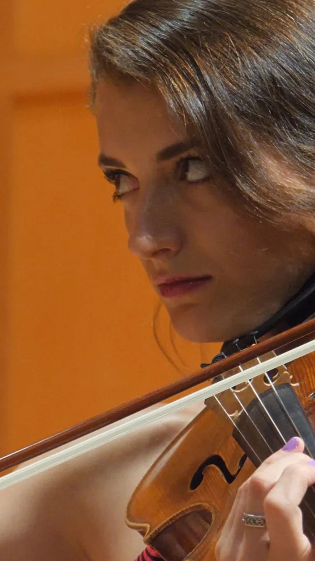 Woman violinist performing